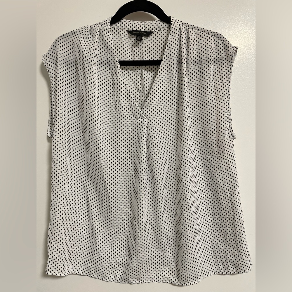 Banana Republic Sleeveless Blouse White with Black Polka Dots size M petite